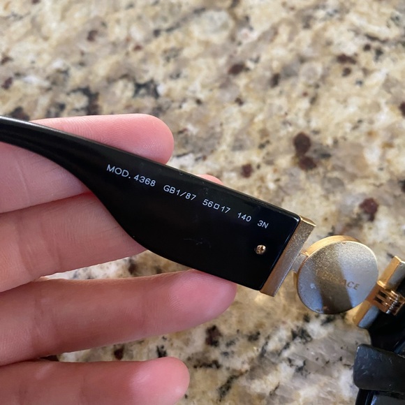 Versace polorized sunglasses - Picture 4 of 6